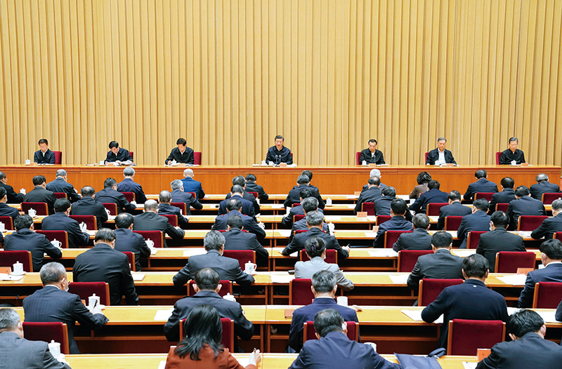 2019年2月1日，习近平总书记在北京市公安局，同公安英模和干警代表一一握手，向全国广大公安干警致以新春祝福。